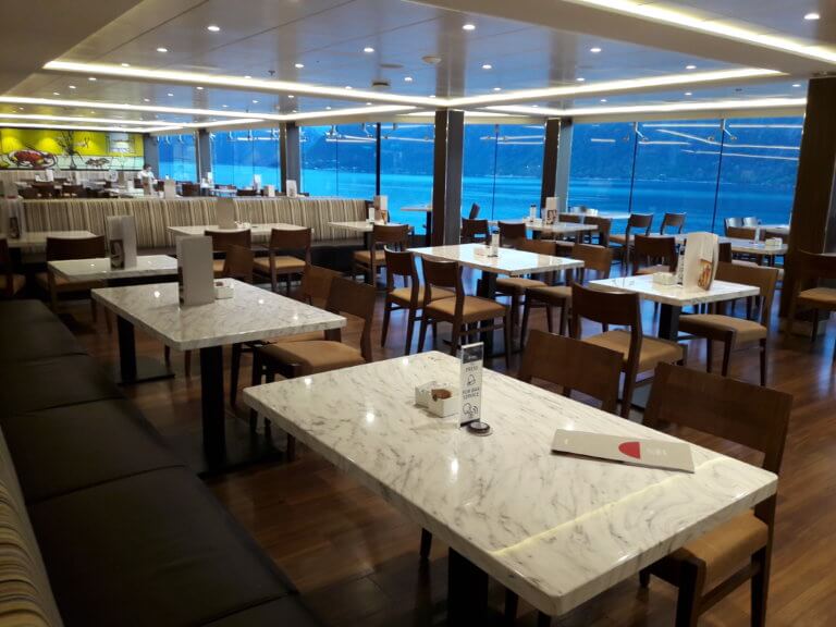 Sender im Buffetreataurant der MSC Meraviglia